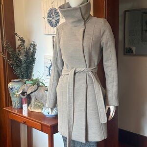 H&M size 8, heavy!!! Elegant Women's Belted Coat